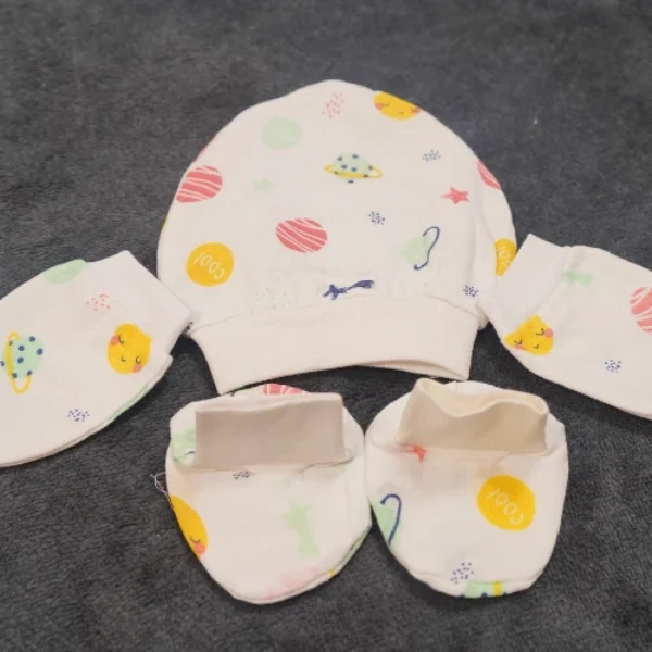 Muslin Newborn Cap, Mittens & Booties Set – Space Print